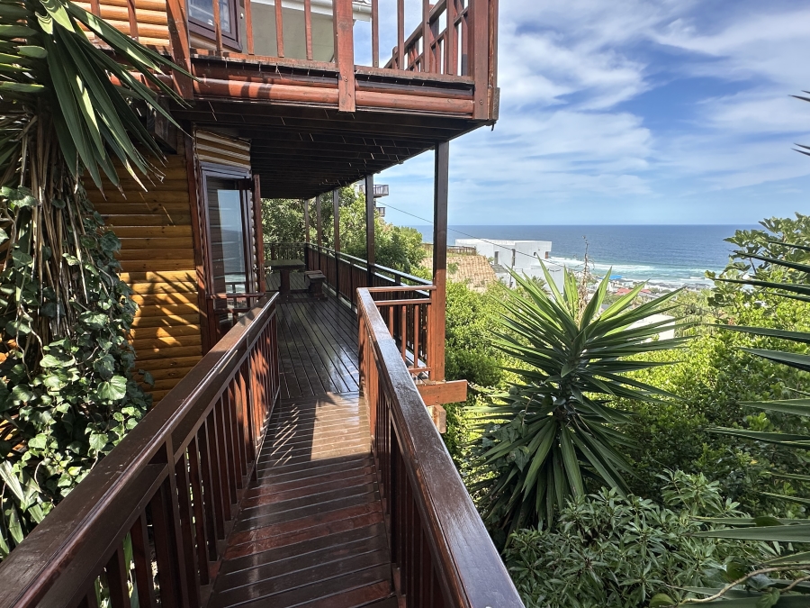 6 Bedroom Property for Sale in Outeniqua Strand Western Cape